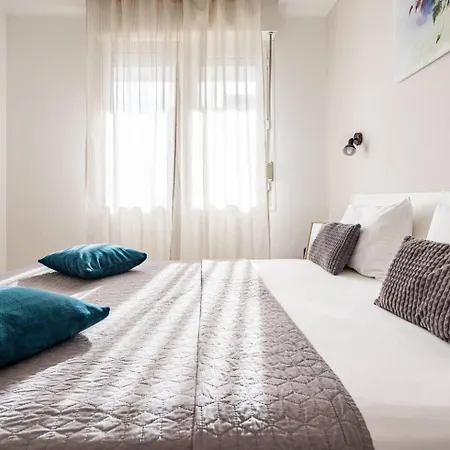 Apartment Center Pia *