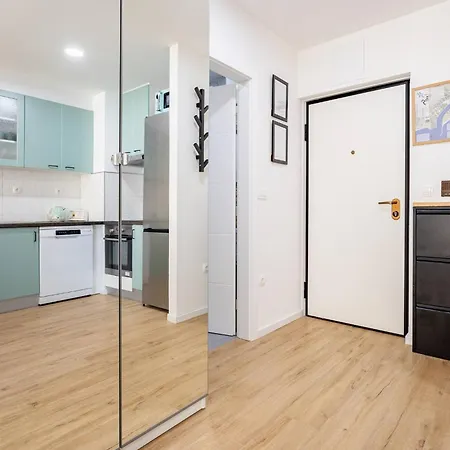Apartment Center Pia Omis